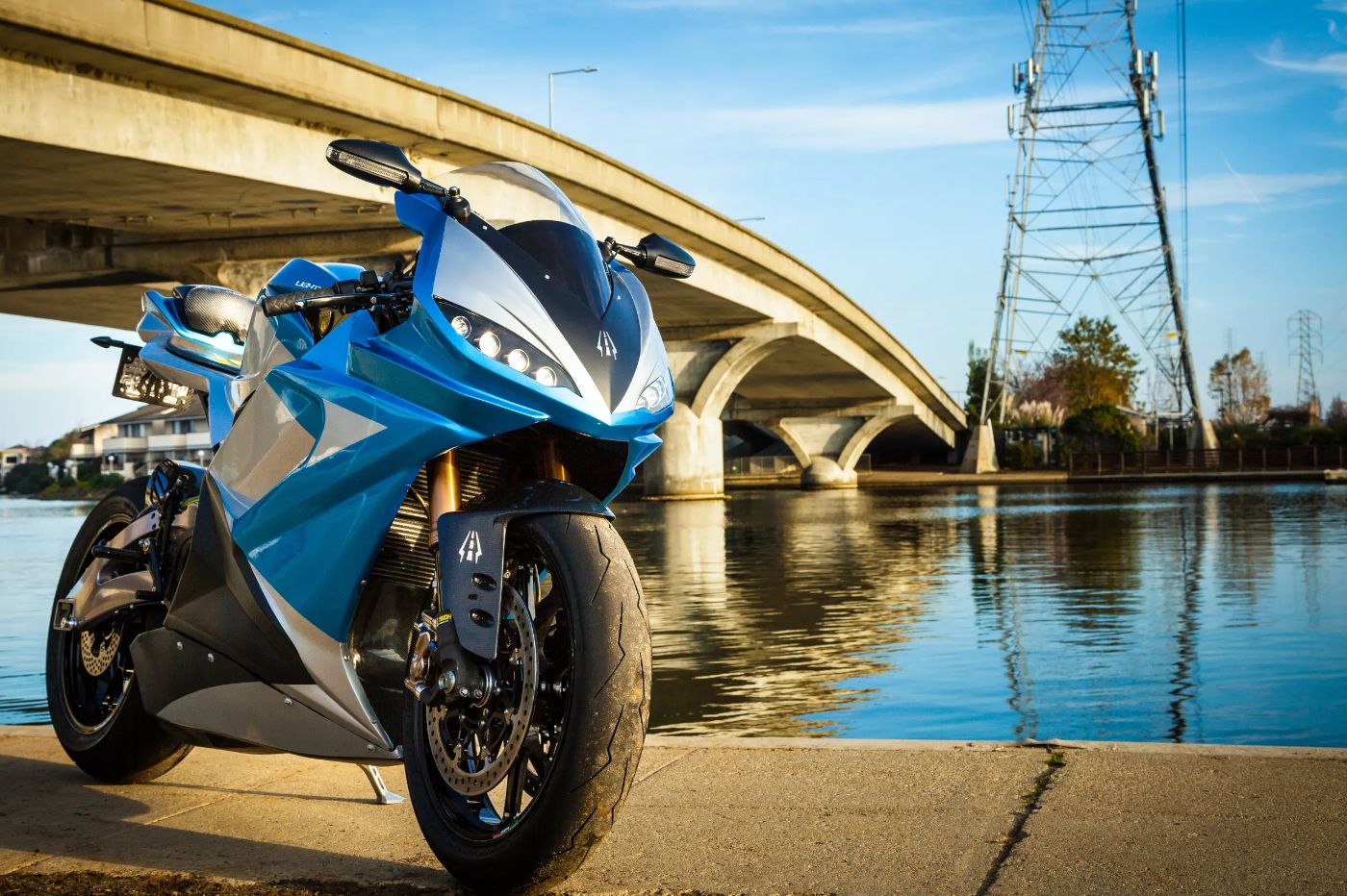 Charger sa moto aussi vite qu'une pause café ? Lightning y croit !