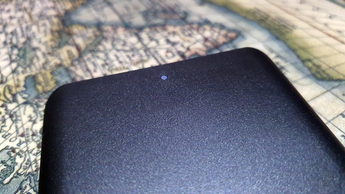 L&#039;unique fantaisie concédée par Toshiba : la petite LED bleue d&#039;activité © Nerces
