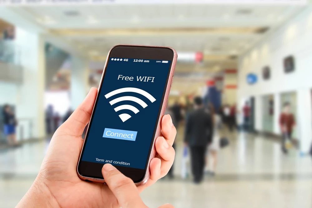 wifi gratuit free © Shutterstock / panuwat phimpha