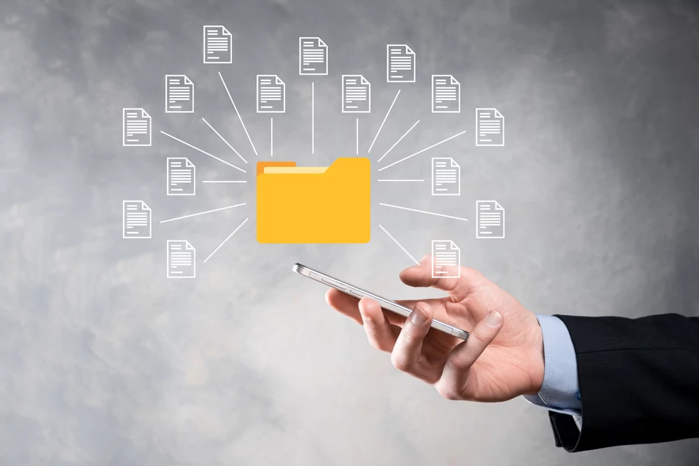 intranet document distant © Shutterstock / Zoomik