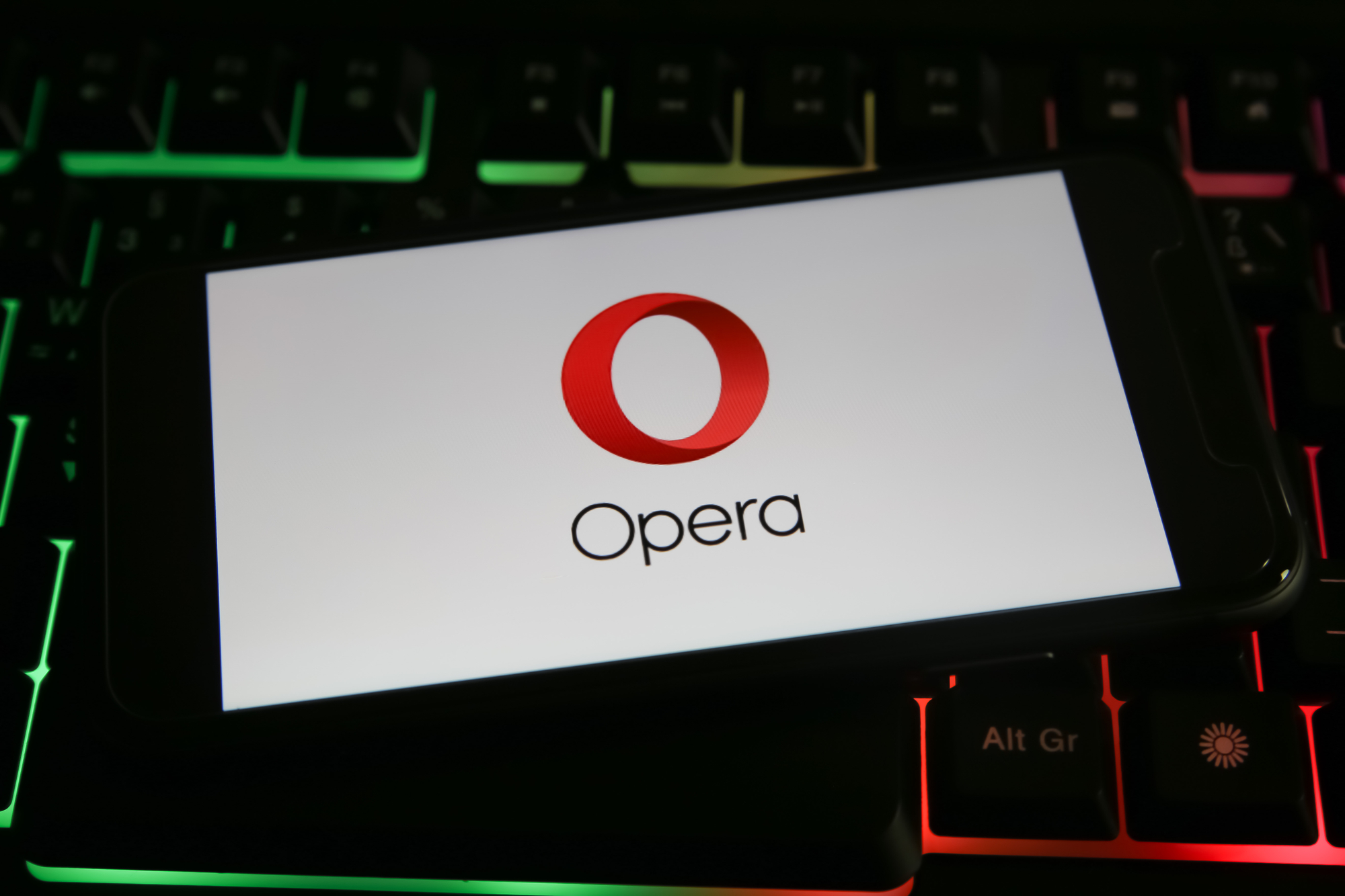 Le navigateur Opera se met à l'heure de l'IA avec ChatGPT et ChatSonic