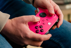 Voyez la vie en rose avec la manette Xbox Series Deep Pink en promo
