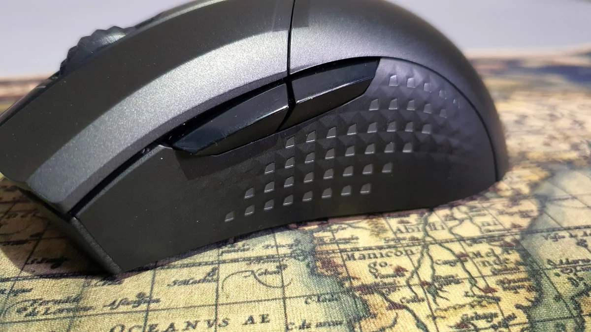 MSI Clutch GM51 Lightweight Wireless © Nerces