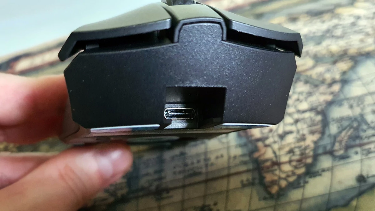 MSI Clutch GM51 Lightweight Wireless © Nerces
