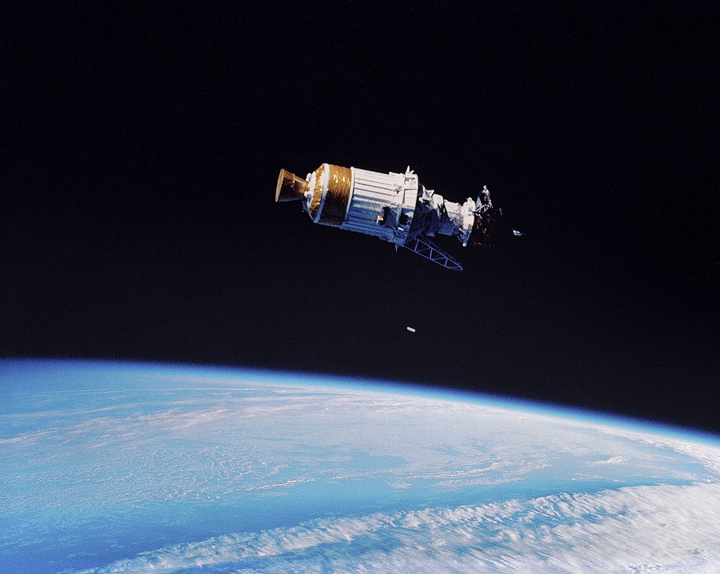 L&#039;une des toutes dernières photos d&#039;Ulysses, après son éjection par la navette © NASA