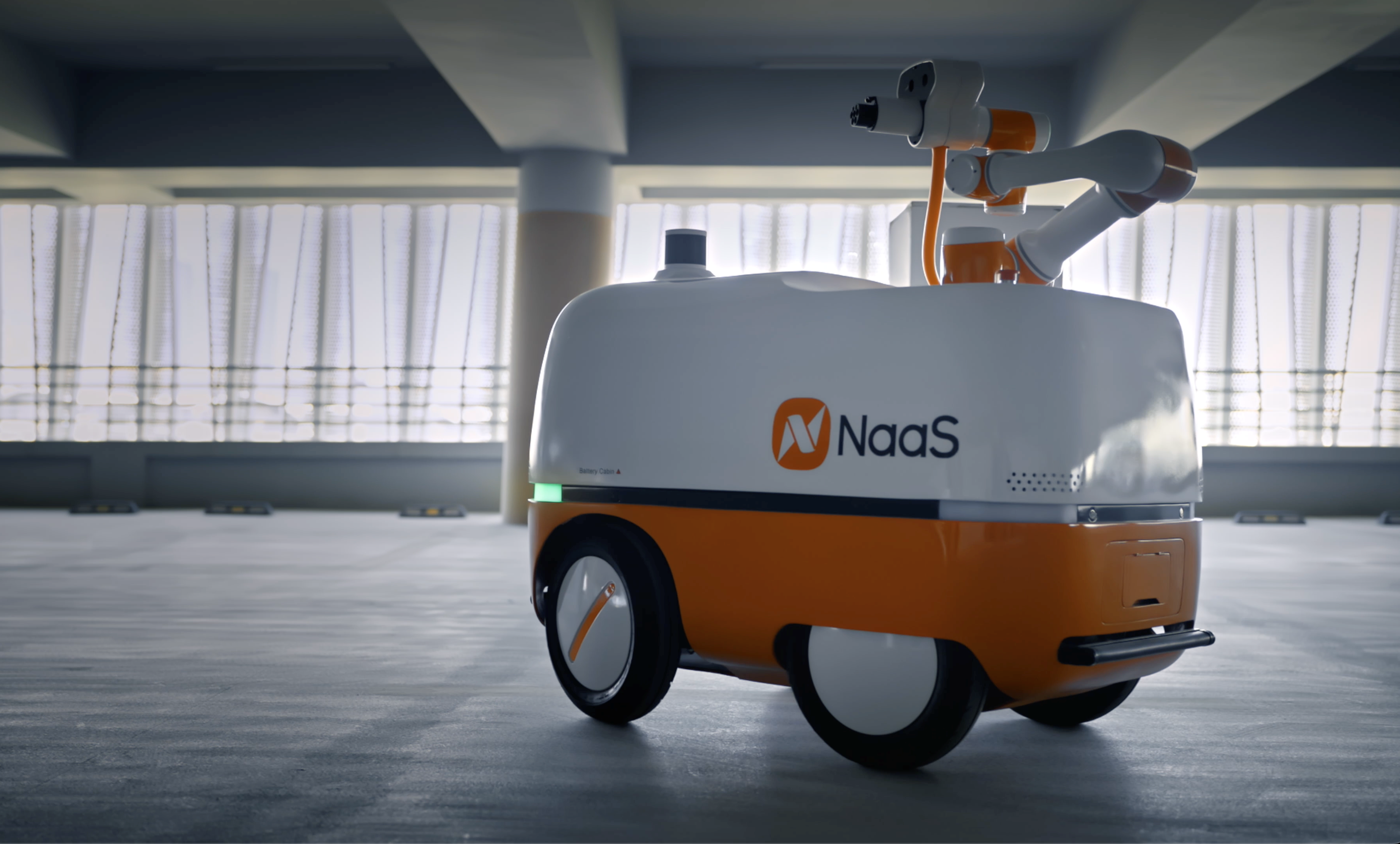 Ce robot recharge automatiquement les voitures électriques, mais qui le charge, lui ?