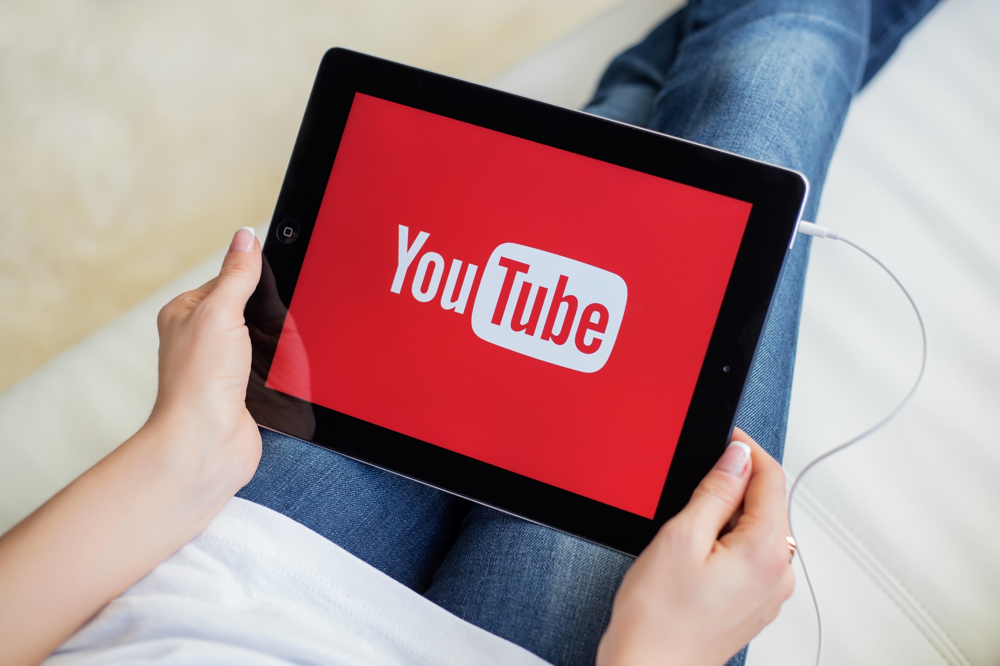 YouTube : quand les recommandations mènent les plus jeunes à des vidéos sur les armes