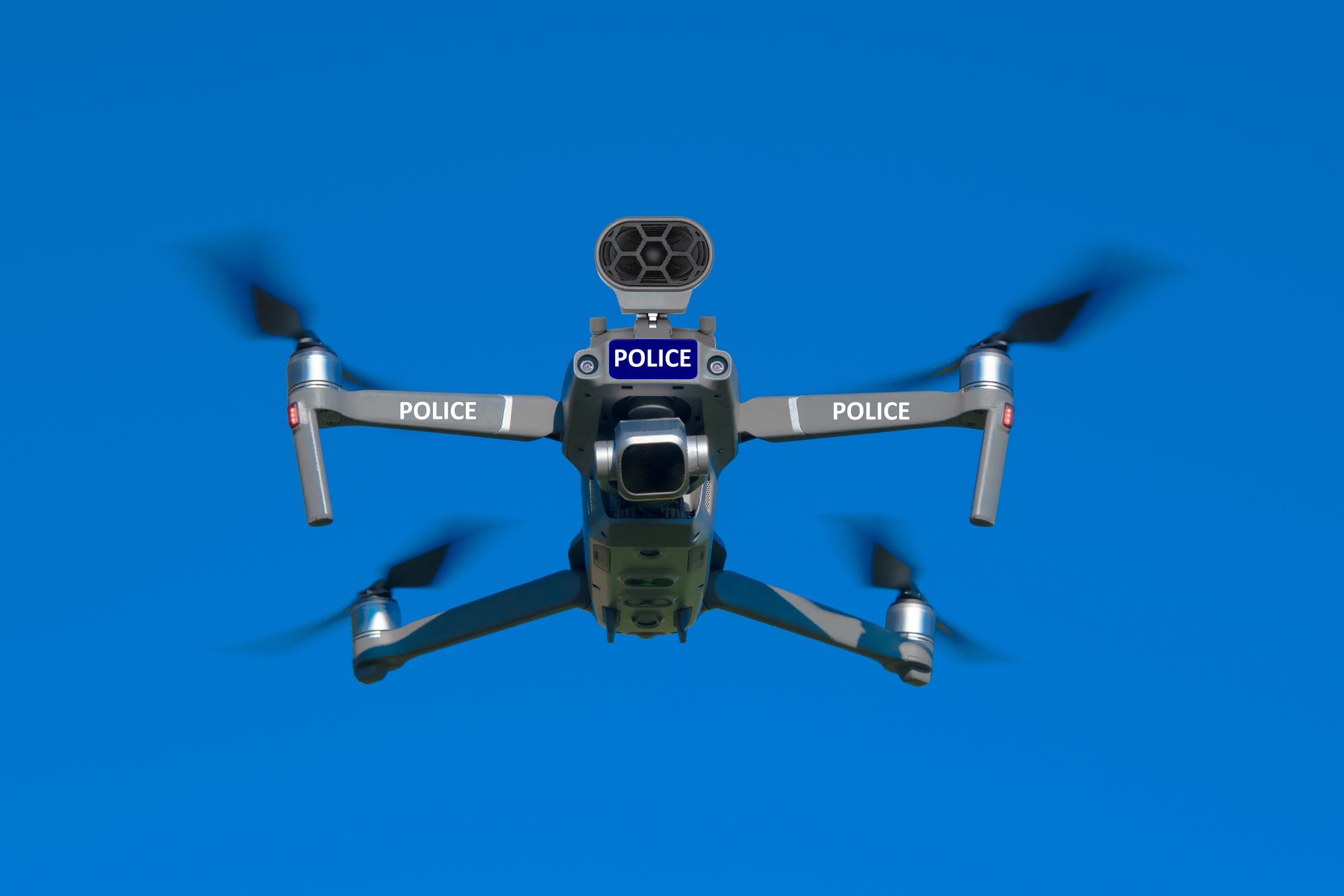 Sortez les parapluies ! En un mois, la police a déjà sorti les drones de surveillance 50 fois !