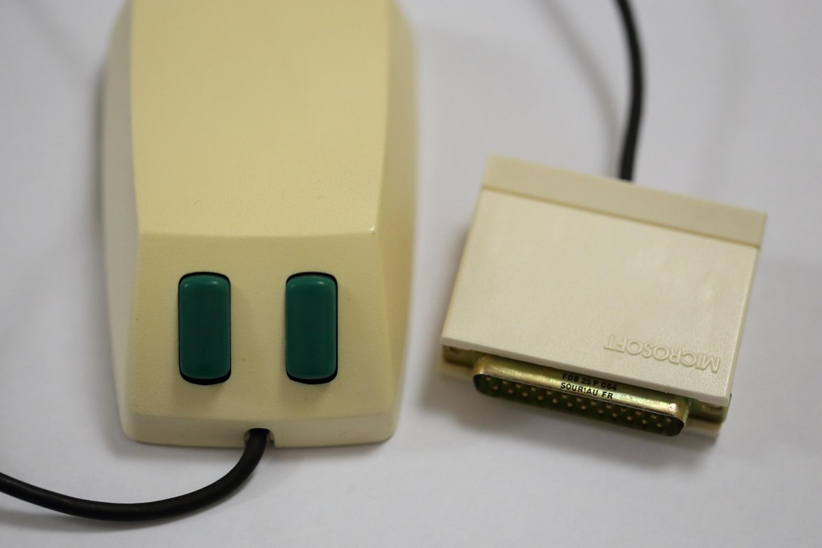 La toute première souris de Microsoft, commercialisée en 1983 © Microsoft