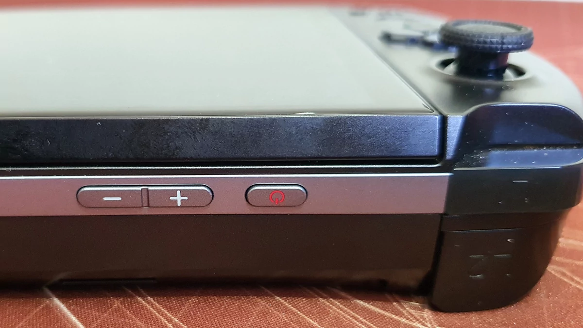 GPD Win 4 vs Steam Deck © Nerces