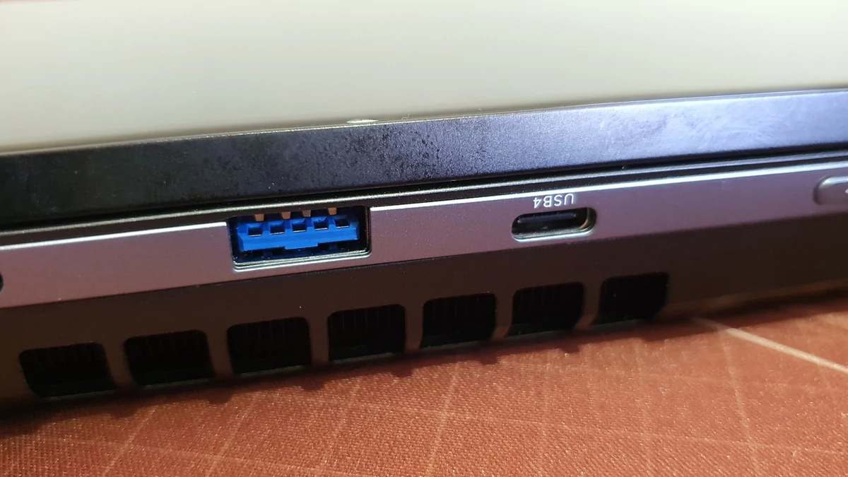 GPD Win 4 vs Steam Deck © Nerces