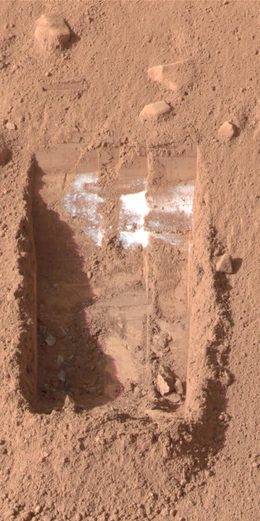 NASA Phoenix ice on the ground of Mars © NASA/University of Arizona