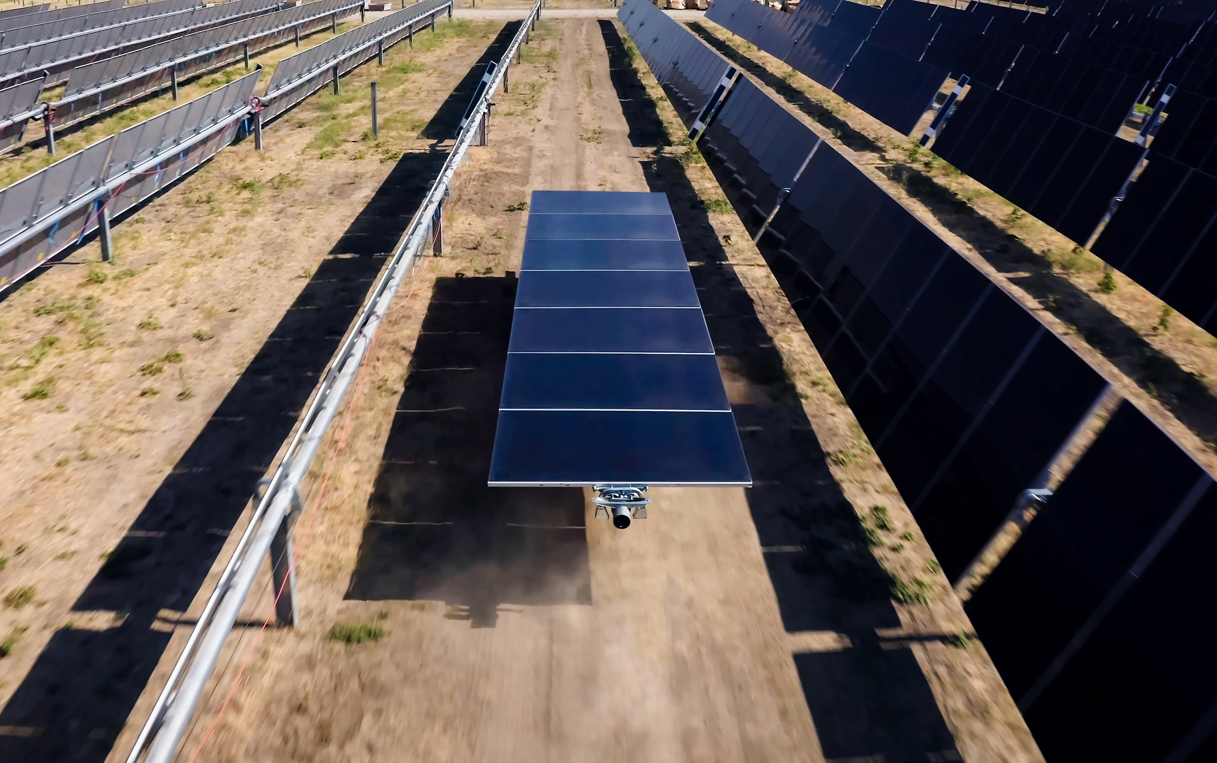Ces robots construisent des fermes solaires automatiquement... et deux fois plus vite !