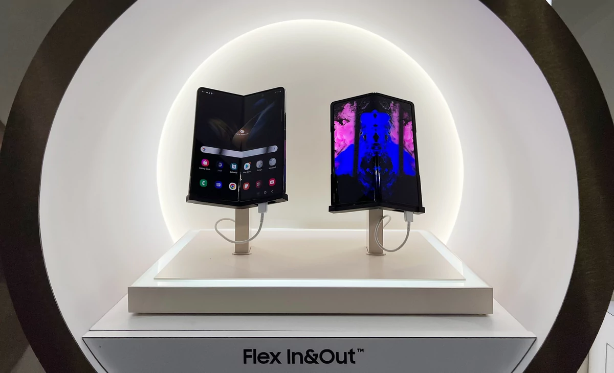 Samsung Flex In & Out © © Wccftech
