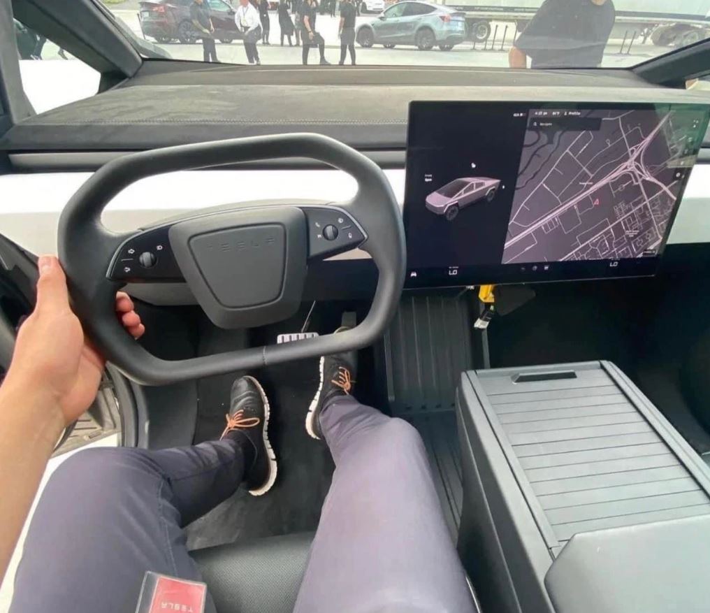 Une première photo de l'intérieur du Cybertruck de Tesla