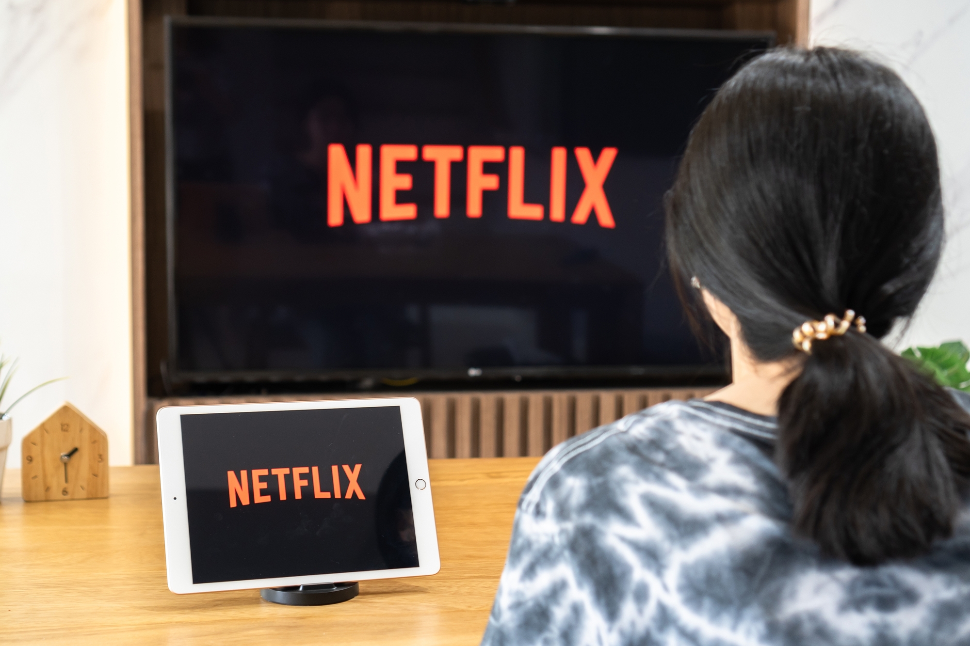 Fini le partage de compte Netflix ? Pas si sûr, voilà que les politiques s'en mêlent