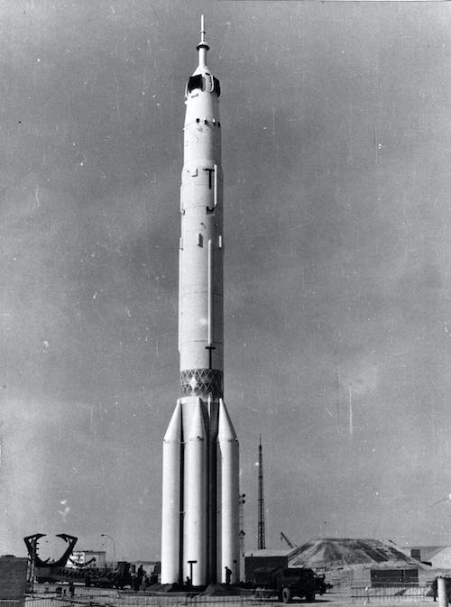 Proton en version lunaire, avec une capsule Zond et un système d&#039;éjection d&#039;urgence © URSS / N.A.