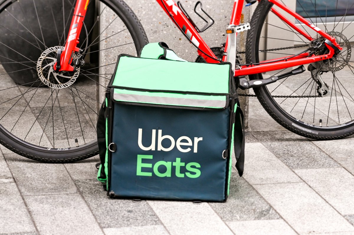 uber eats © © Ceri Breeze / iStock