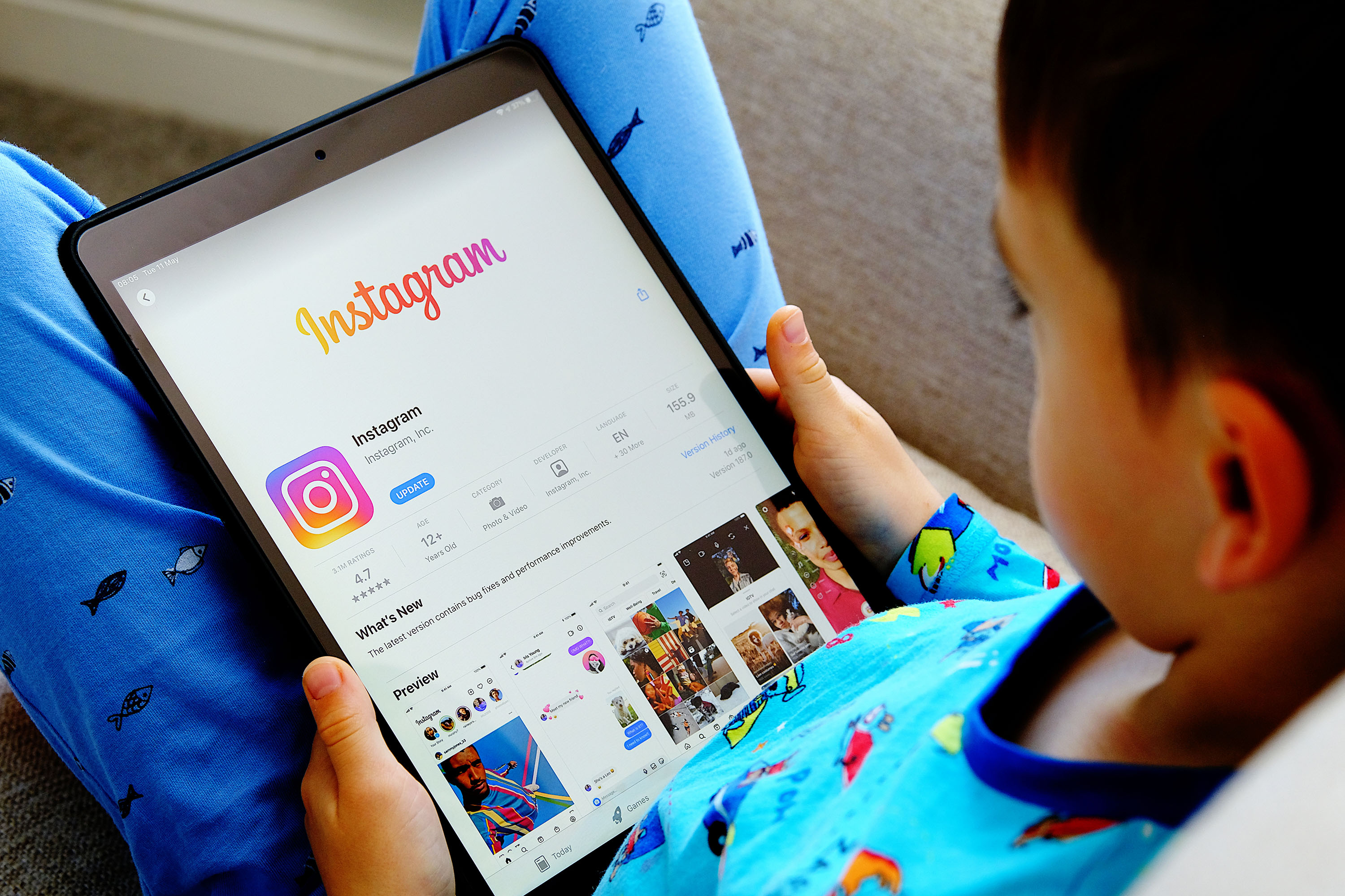 Instagram va conseiller aux ados d'aller se coucher plutôt que de continuer à scroller