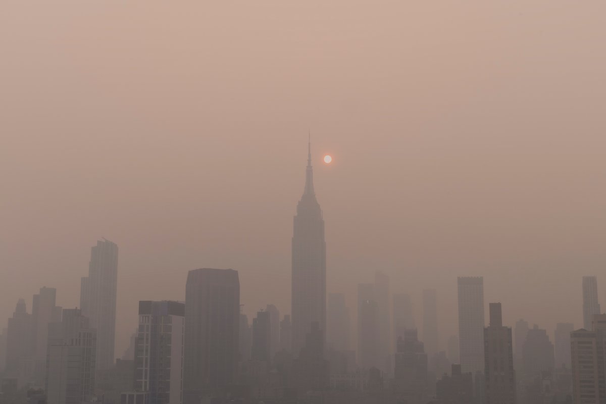 New York plongée dans une épaisse fumée, le 8 juin 2023 / © Ahmer Kalam / Unsplash