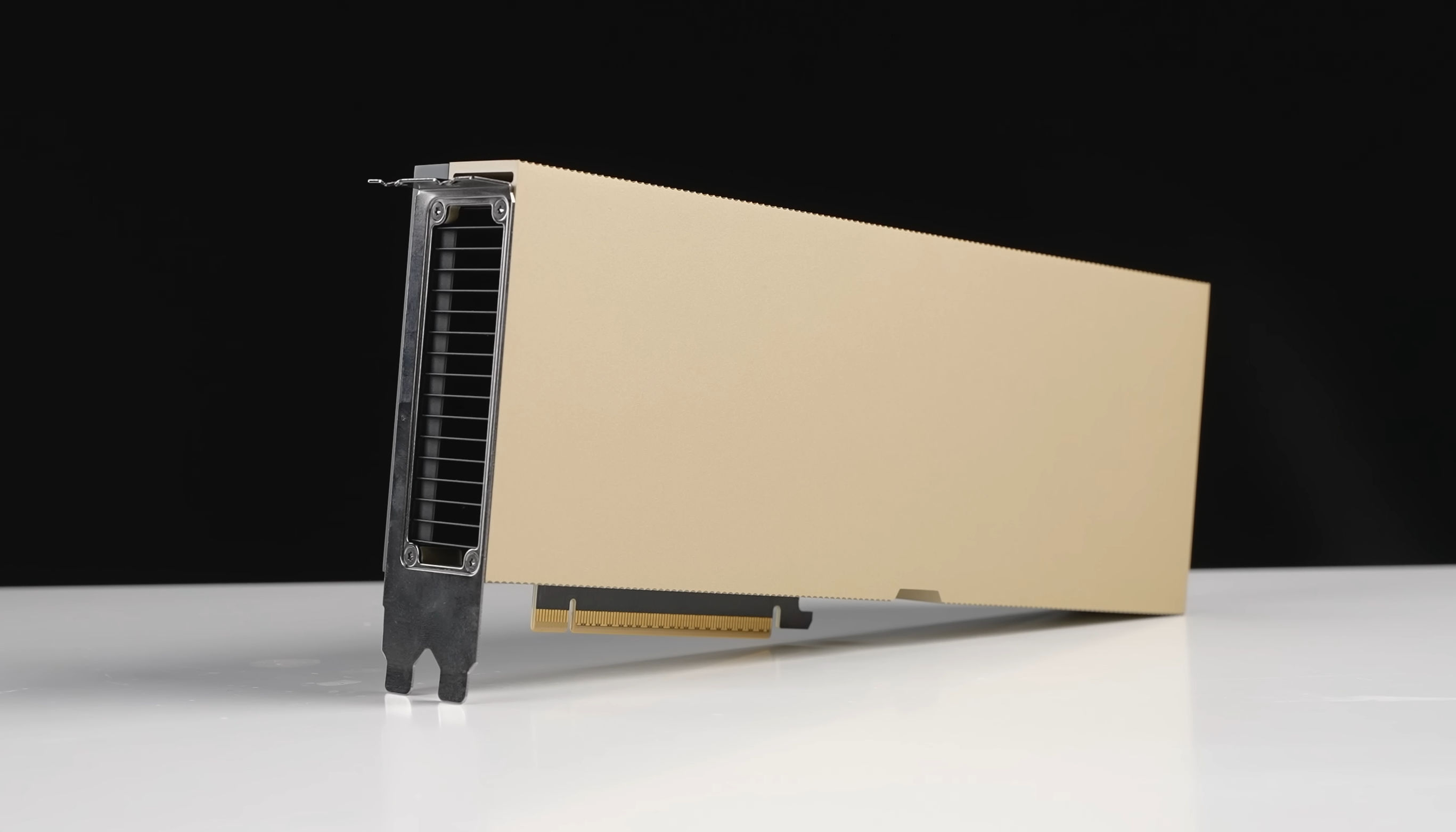 NVIDIA Hopper H100 : un GPU à 40 000 dollars... complètement nul en jeu vidéo
