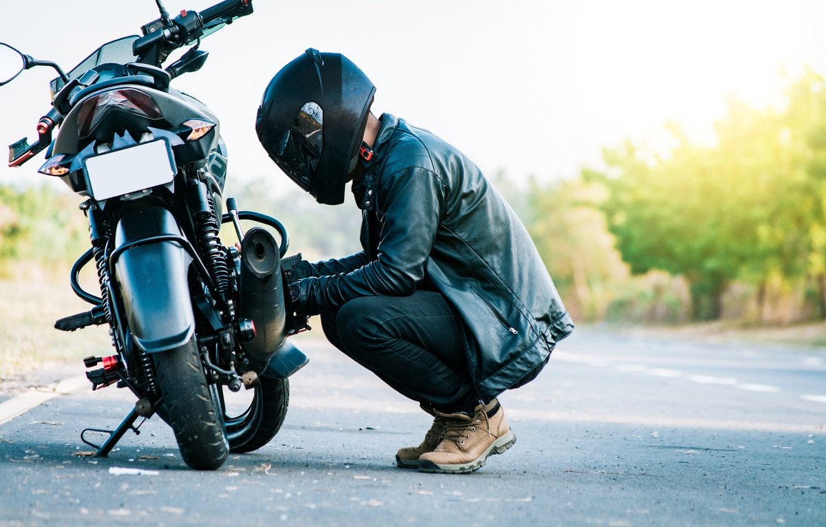 motorcycle two-wheeler repair © Netpixi / Shutterstock