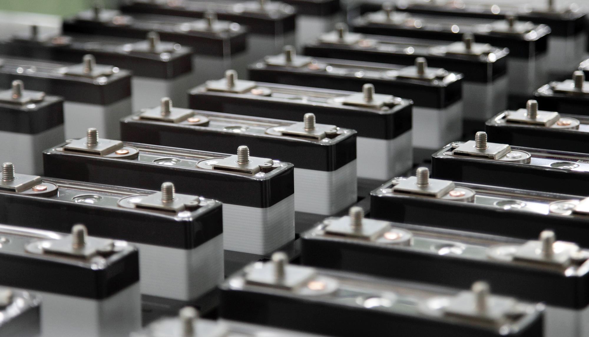L'avenir de la batterie est-il dans l'aluminium : sûre, propre et réutilisable ?