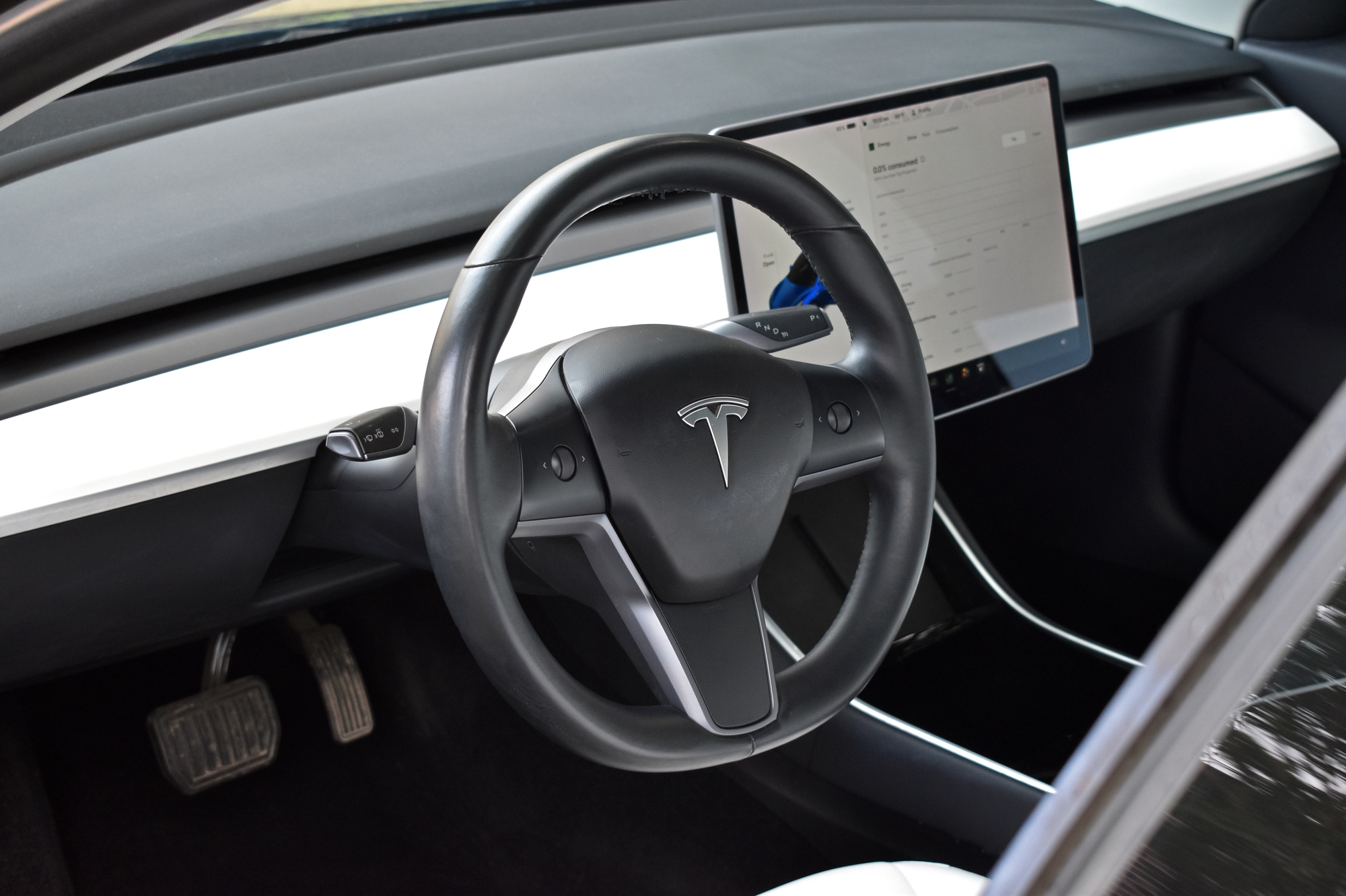 Comment des conducteurs de Tesla dupent leur véhicule pour ne pas garder les mains sur le volant