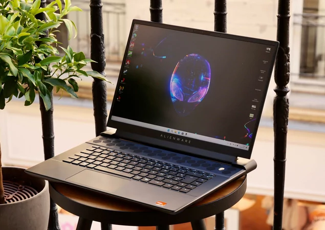 Alienware m16