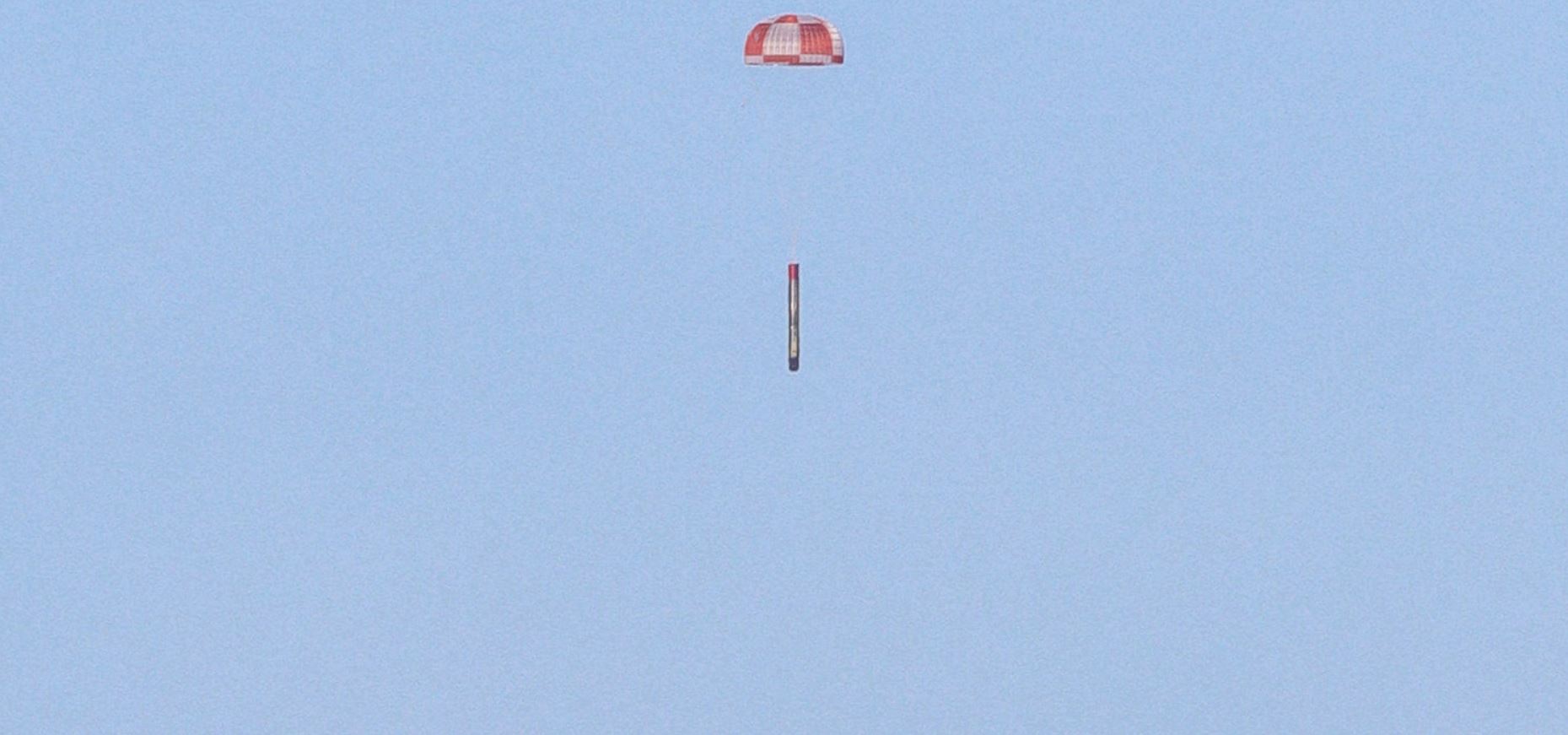 Elle revient en parachute ! Rocket Lab tente à nouveau de récupérer sa fusée Electron
