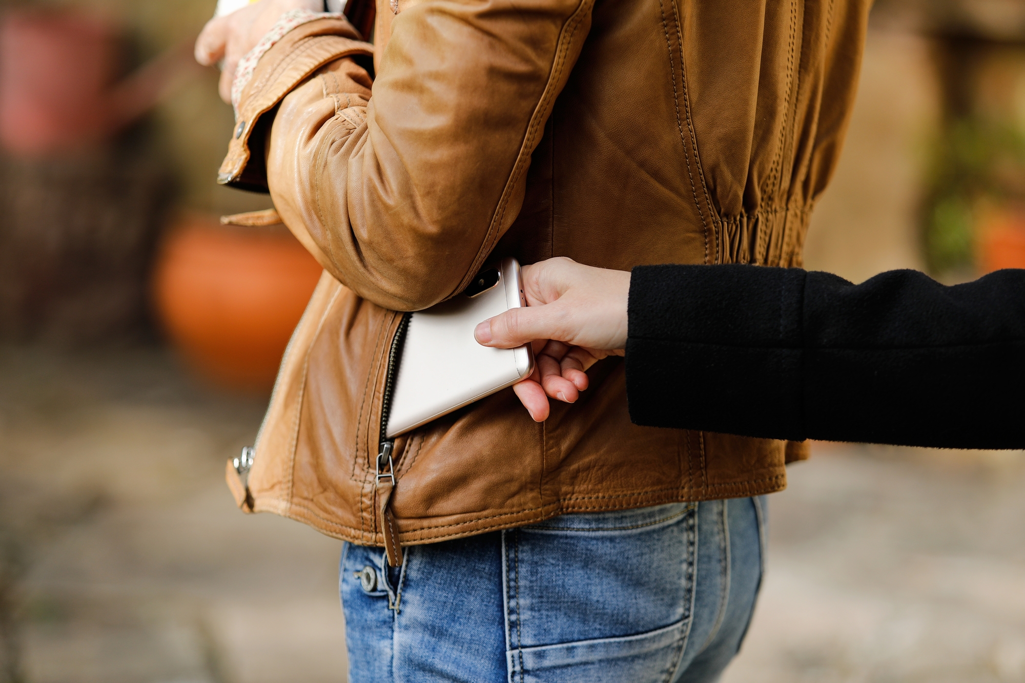 Une Italienne de 57 ans en guerre contre les pickpockets : ses vidéos TikTok font le buzz !