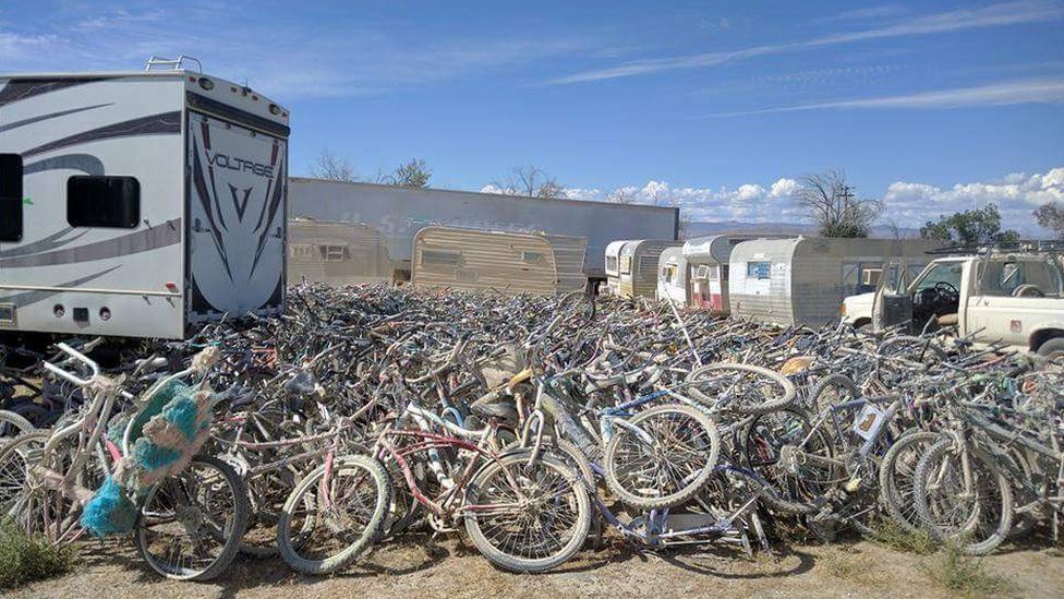 Vélos abandonnés au Burning Man © BBC