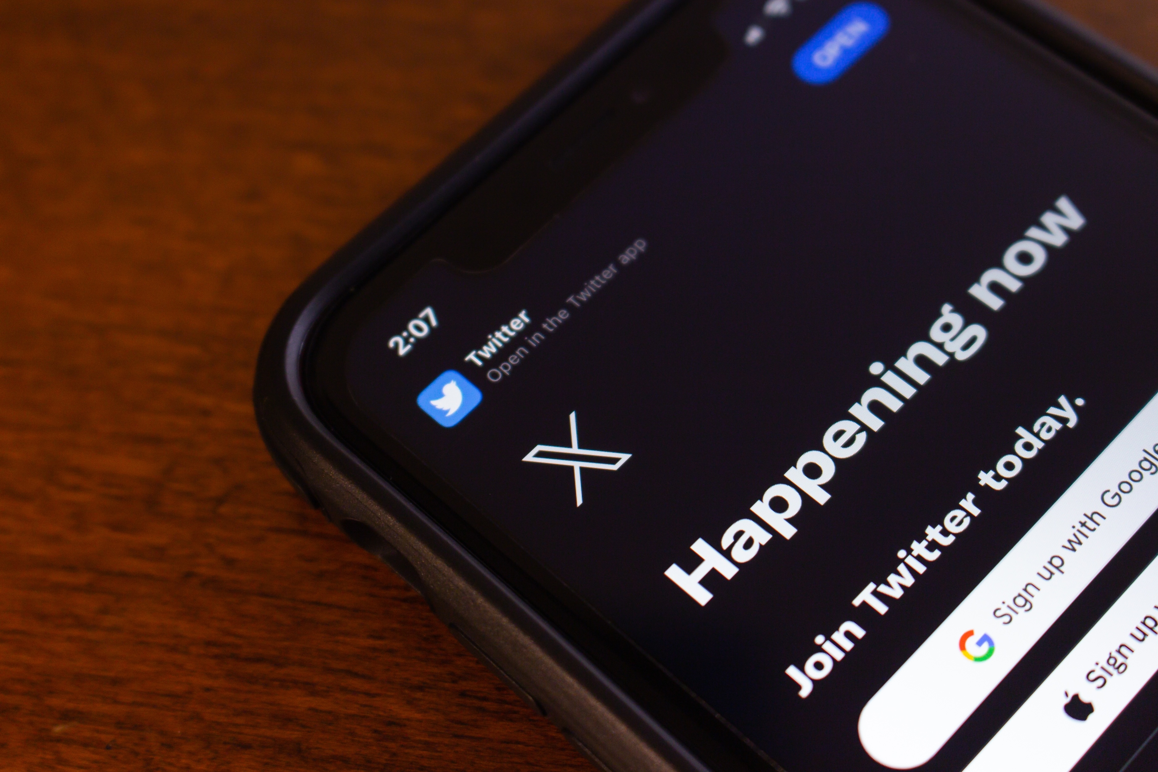 X (ex-Twitter) va permettre de bloquer les liens en réponse à un message pour réduire les spams