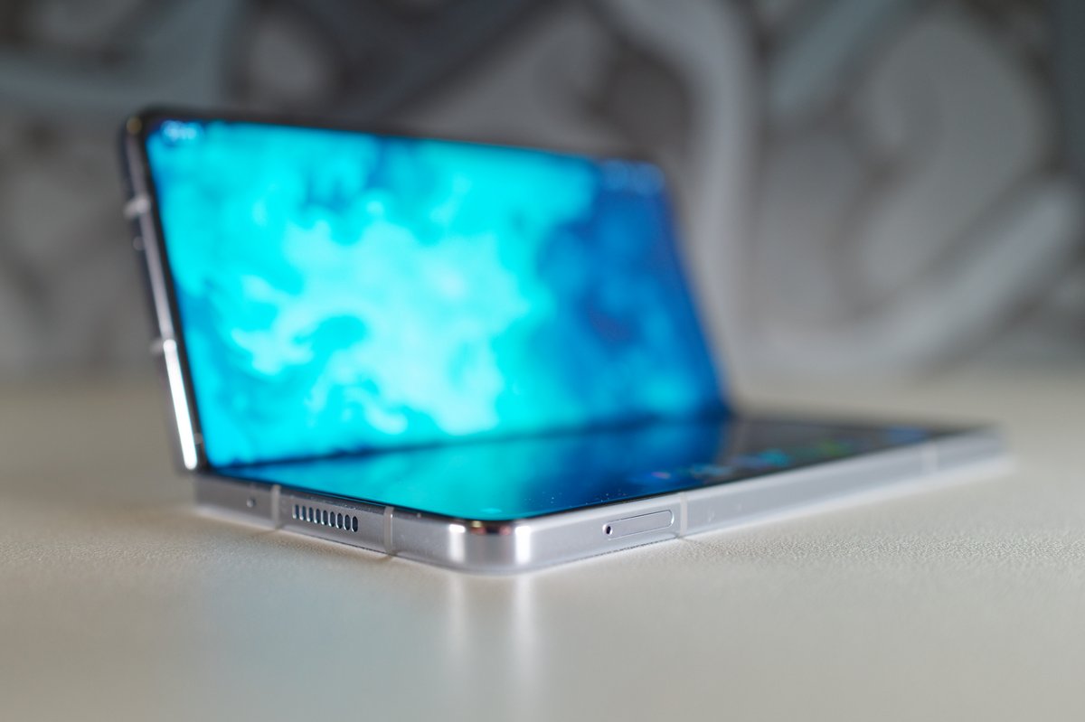 Bientôt une variante plus abordable du Galaxy Z Fold ? © Marc Mitrani pour Clubic