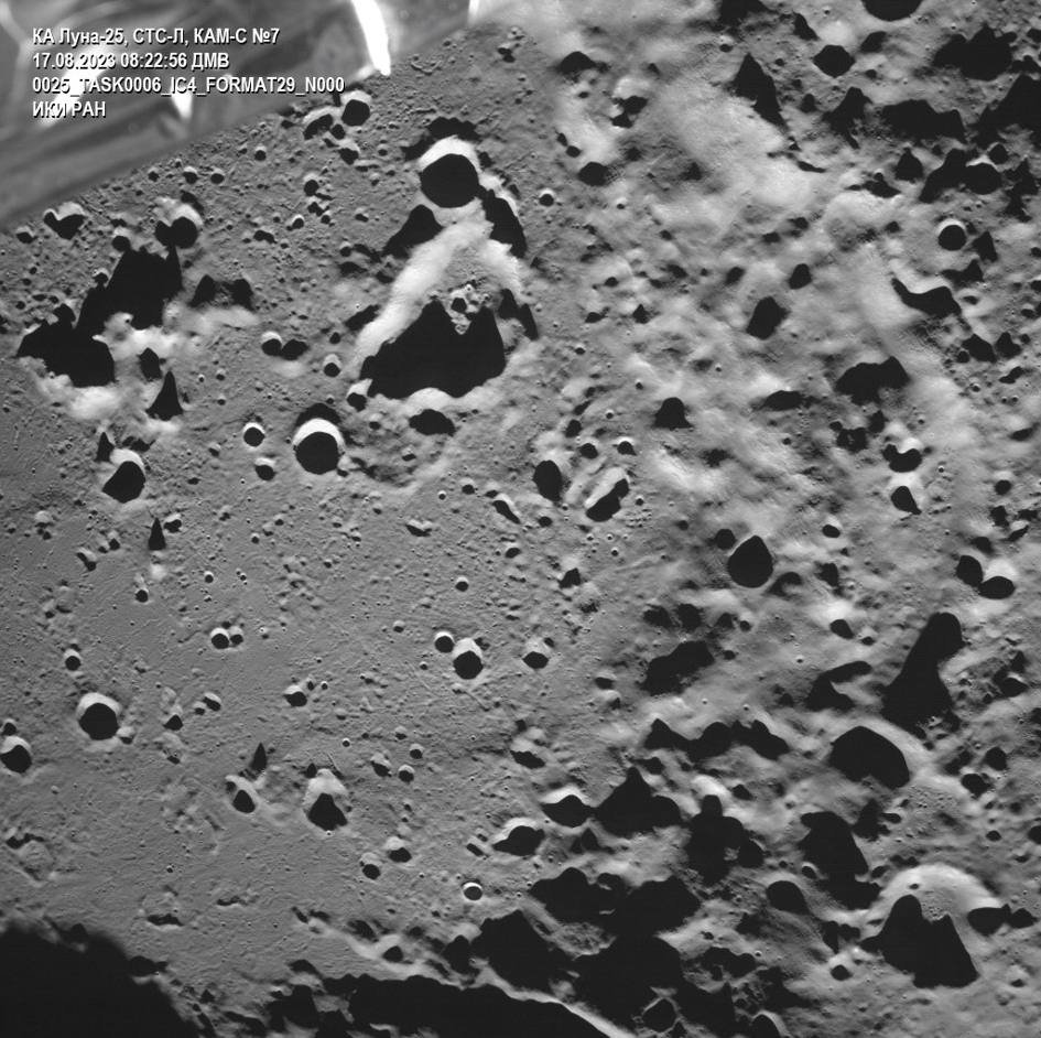 L'une des rares images de la surface lunaire envoyées par l'atterrisseur Luna-25 alors qu'il était en orbite autour de notre satellite naturel. Crédits Roscosmos