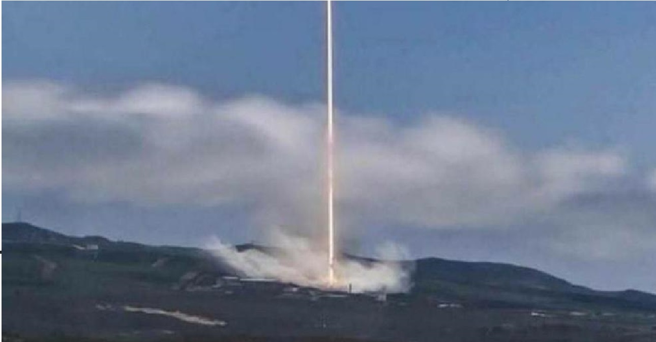 Pour des conspirationnistes, cette photo de décollage est... une arme à haute énergie qui allume des incendies