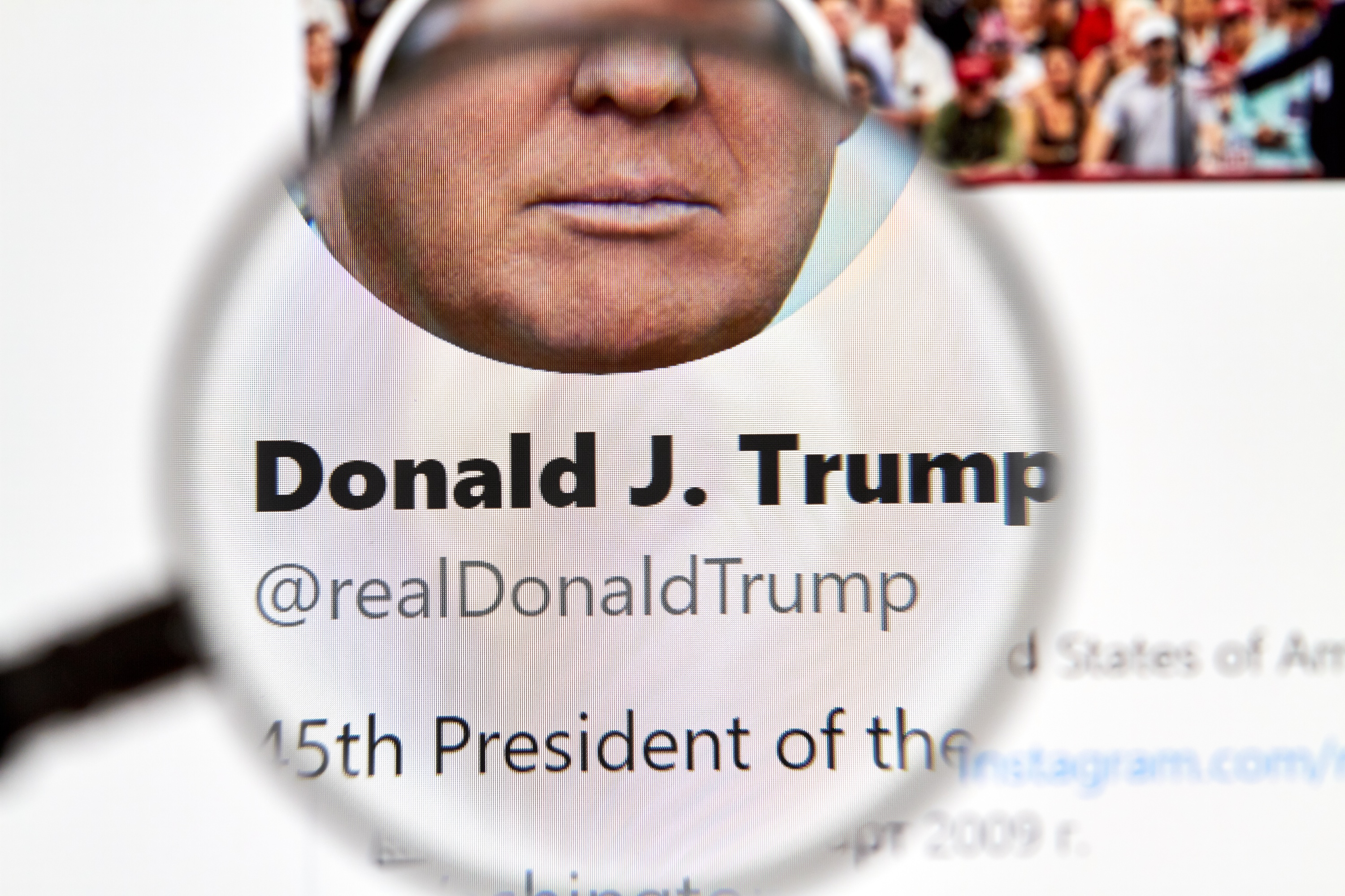 Donald Trump de retour sur X.com (ex-Twitter) avec une photo qui fait déjà le tour du monde
