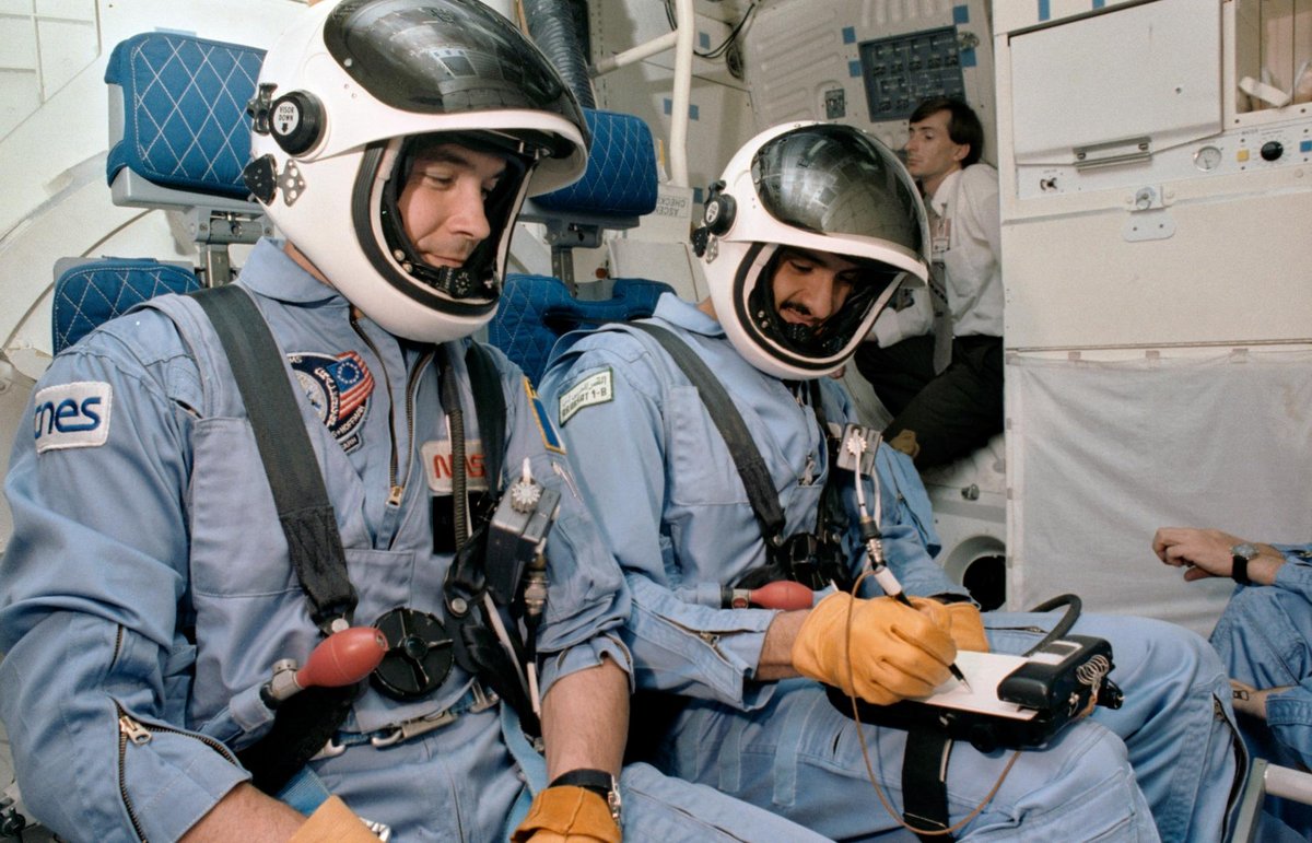 Avant de voler, il faut beaucoup s&#039;entraîner. Comme ici, au centre spatial Johnson, dans une réplique du cockpit © NASA