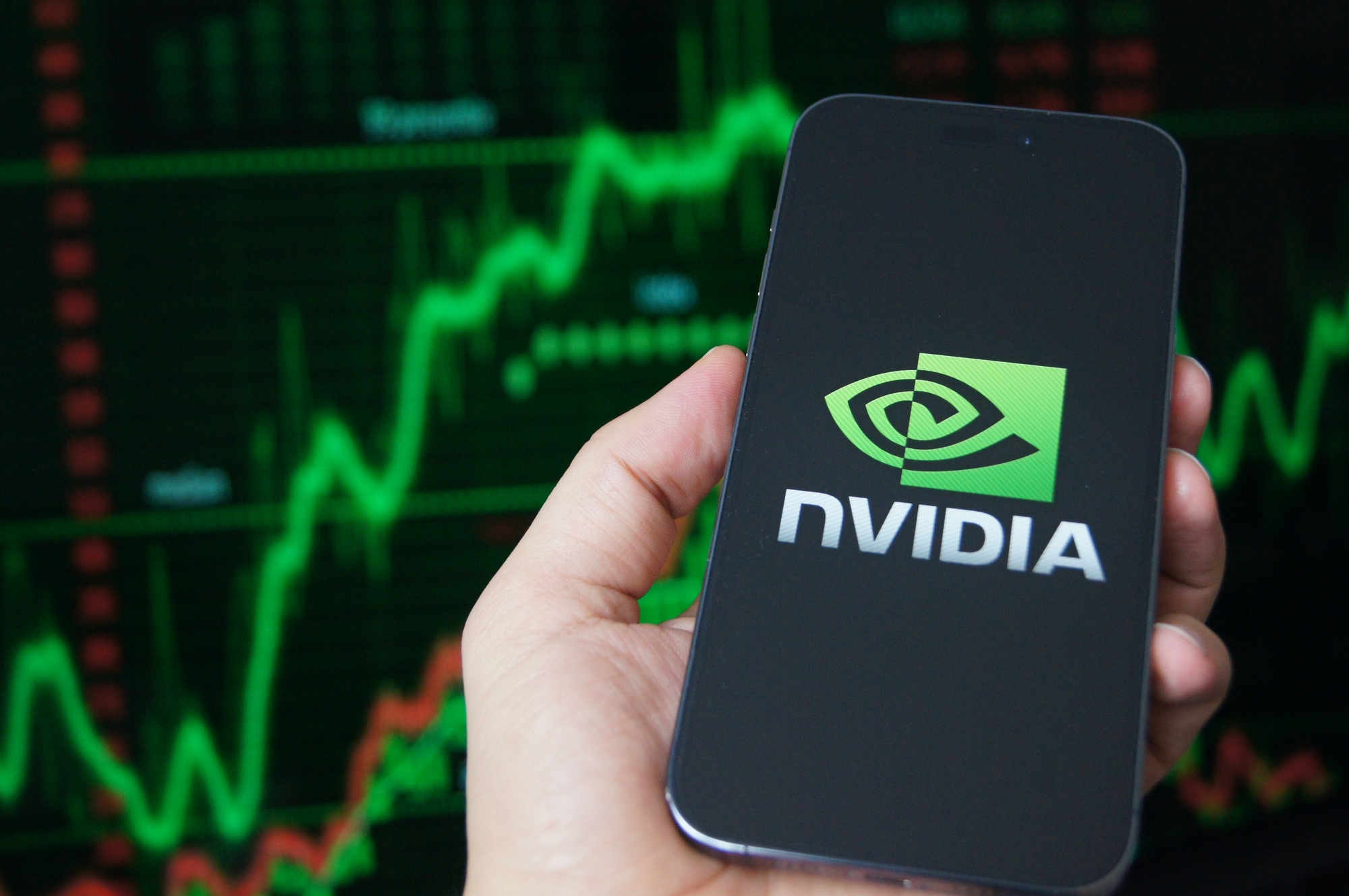 Grâce au boom de l'IA, l'action de NVIDIA grimpe autant que le mercure en ce moment