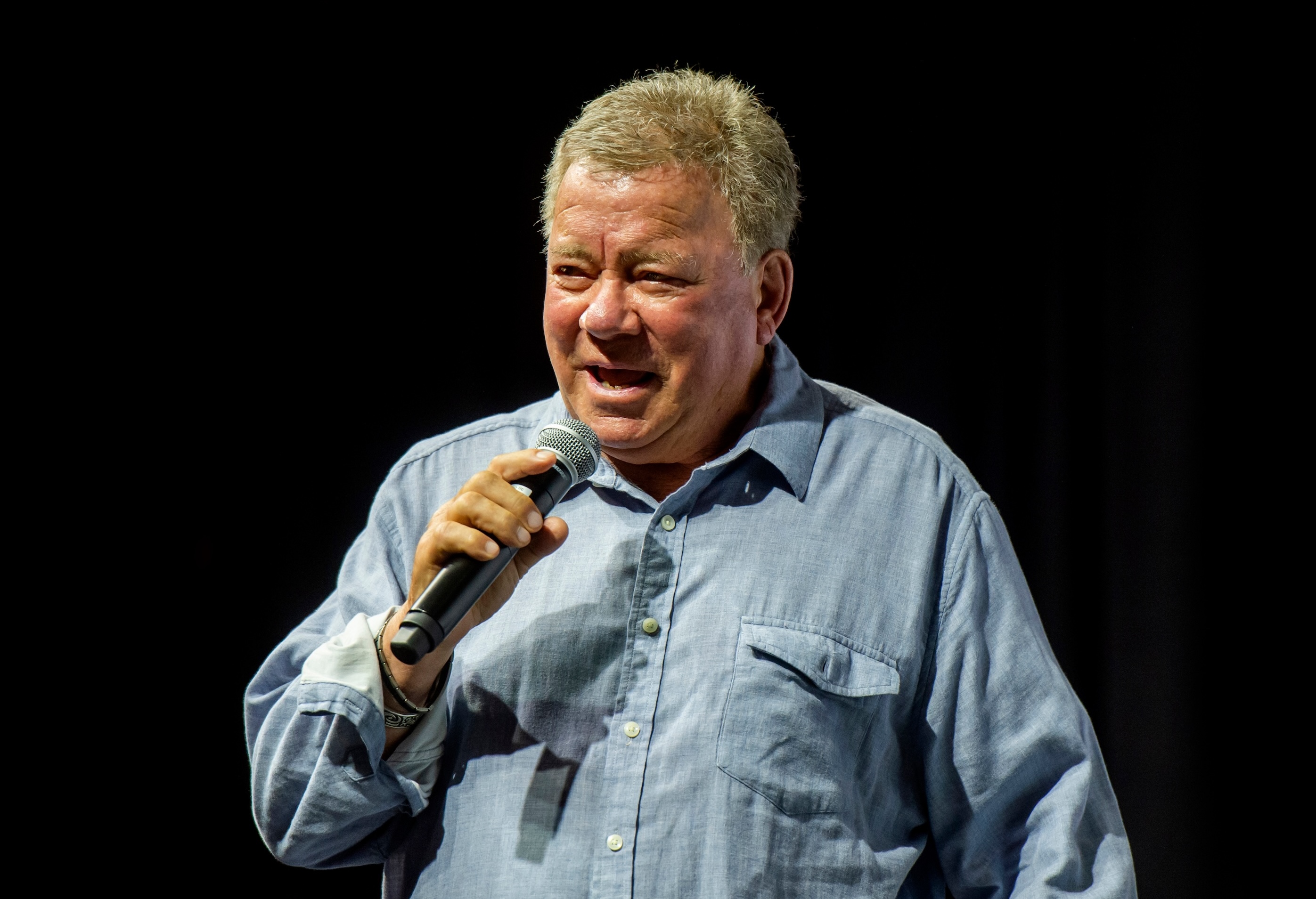 William Shatner (le capitaine Kirk) interroge l'IA sur l'amour, la sensibilité, la peur, et c'est très philosophique