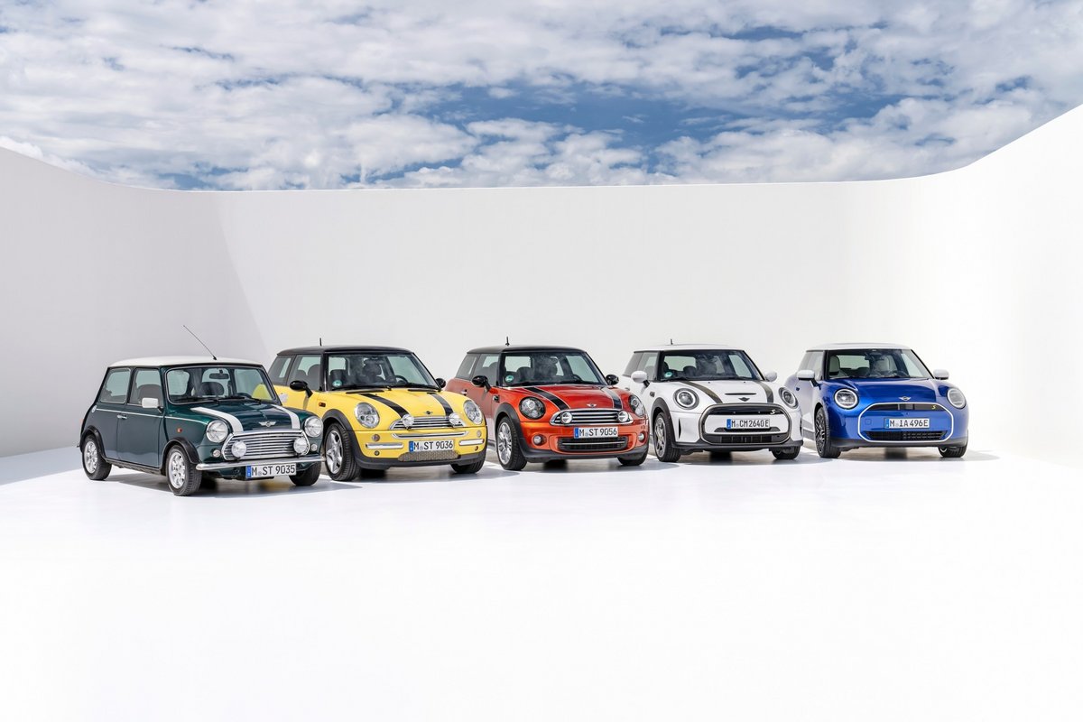 Cinq générations de MINI © BMW