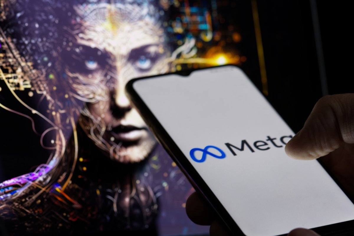 Le logo Meta affiché sur un smartphone, devant une image générée par IA © Below the Sky / Shutterstock.com