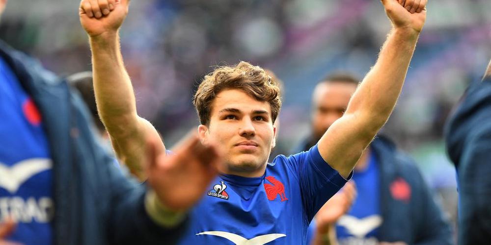 Coupe du monde de rugby : le XV de France prend la pose pour... Apple !