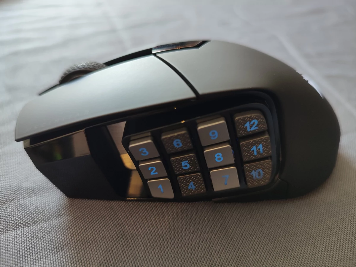 Corsair SCIMITAR ELITE Wireless 4 © Antoine Roche pour Clubic