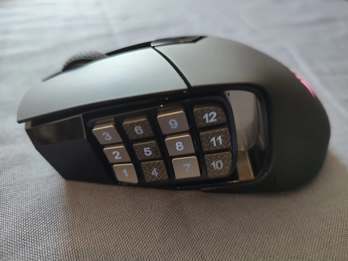 Corsair SCIMITAR ELITE Wireless 5 © Antoine Roche pour Clubic
