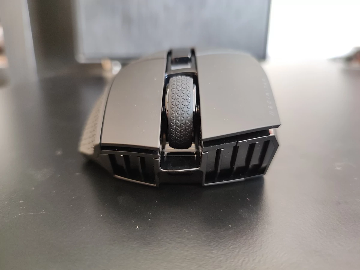 Corsair SCIMITAR ELITE Wireless 6 © Antoine Roche pour Clubic