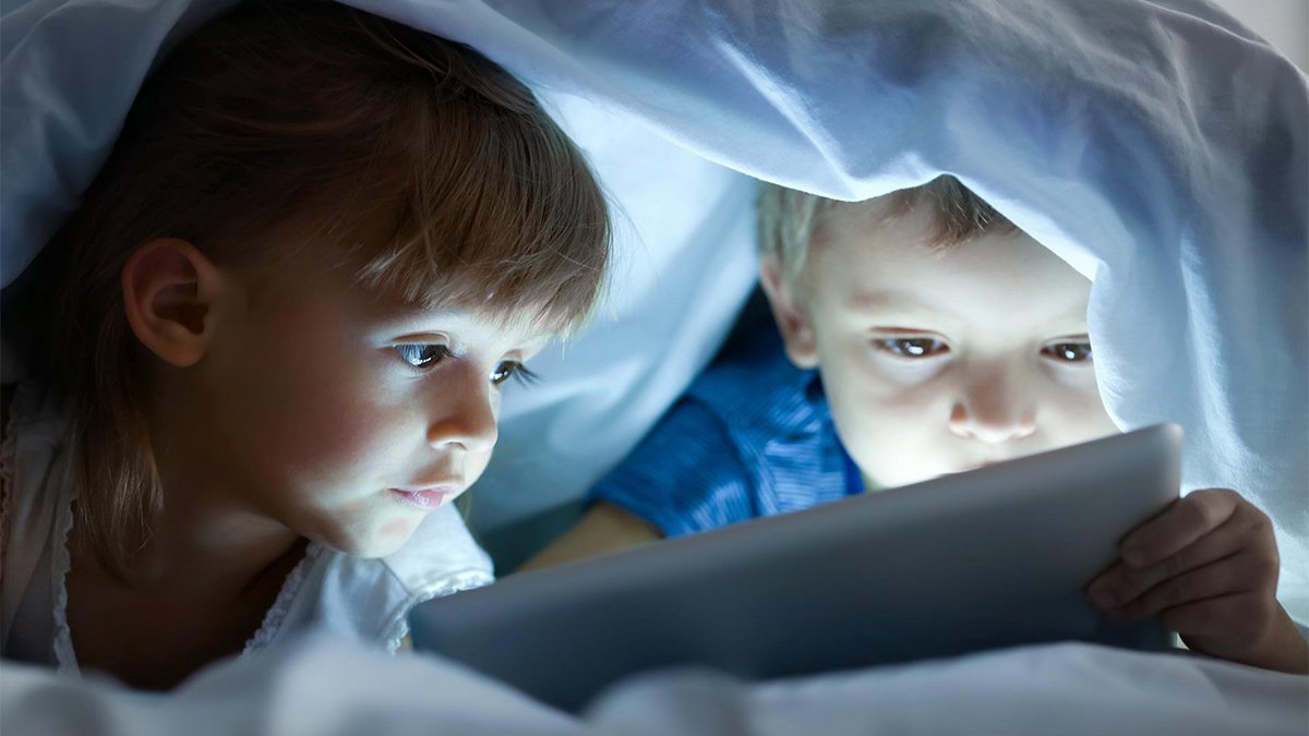 Les enfants, cible préférée des hackers  © Miha Creative / Shutterstock