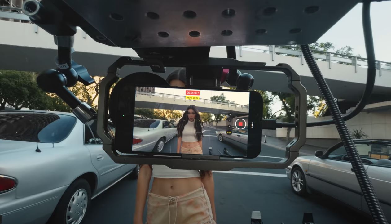 La chanteuse pop Olivia Rodrigo dévoile un clip musical filmé avec... le dernier iPhone 15 Pro !
