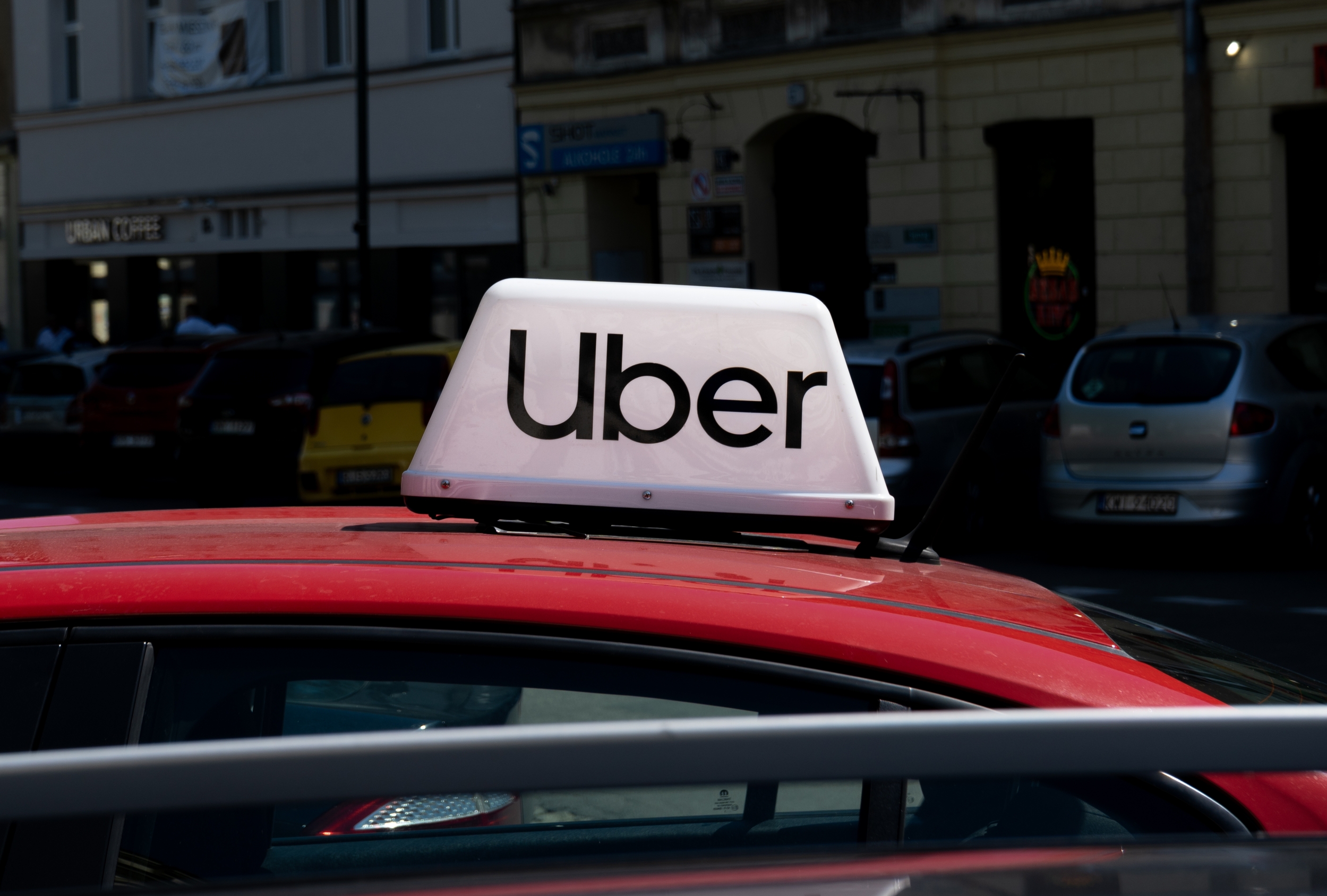Uber et Lyft condamnés à rendre plusieurs centaines de millions de dollars à leurs chauffeurs