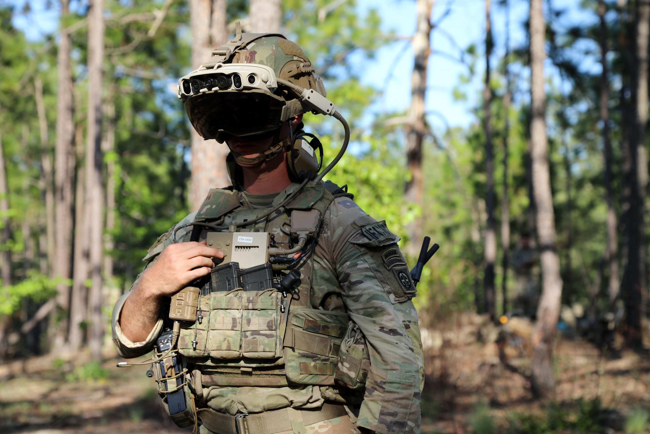 Omdat de soldaten niet langer overgeven, bestelt het Amerikaanse leger nieuwe augmented reality-headsets bij Microsoft